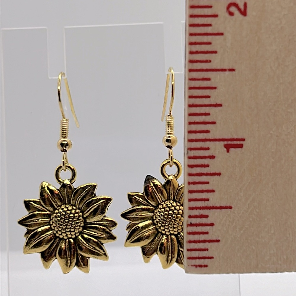 Vintage Sunflower Alloy Drop Earrings - Picture 3 of 3